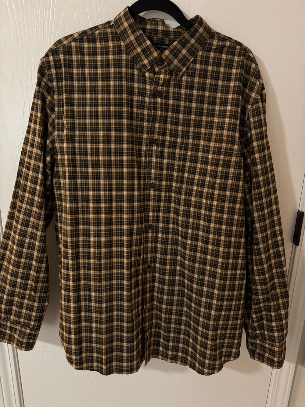 Banana Republic Plaid Button-Down Shirt in Black & Brown